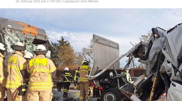 Germania. Două camionete făcute praf între două TIR-uri. Pompierii abia i-au găsit printre fiare pe șoferii morți 