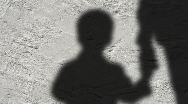 Italia. Mama băiețelului român de 7 ani, găsit cu răni la cap, după ce a căzut de la balcon, identificată