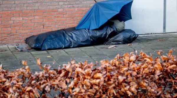 Olanda. Muncitorii români dorm pe stradă: „Nu mai au loc în niciun adăpost“. Liliana, consilier în Moerdijk, semnal de alarmă