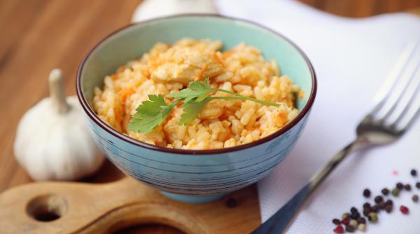 Pilaf cu pui şi ciuperci. Mirodeniile care îi schimbă TOTAL gustul şi mirosul