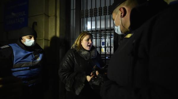 Adelin Petrişor, despre Şoşoacă: "Răcnesc, deci exist. Nu e Zorro: Nu ajută pe nimeni şi nici nu poartă mască"