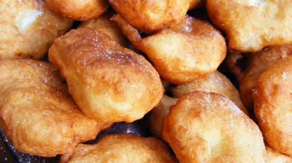 Gogoși cu brânză dulce, moi, pufoase și rapide. Bat de departe papanașii