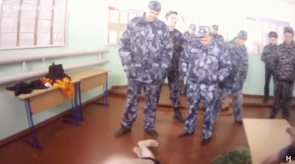 Imagini șocante dintr-o închisoare din Rusia, unde mai mulți deținuți sunt torturați (VIDEO)