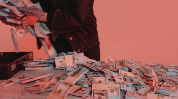 Românii, o nouă escrocherie: Numele a șase bănci din România, folosite ilegal pentru a păcăli clienţii 