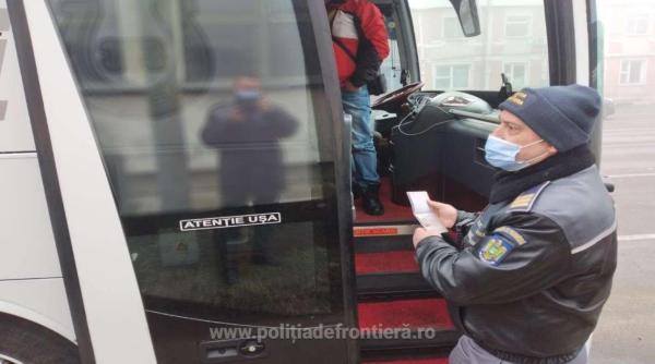 Autocar plin cu pasageri, oprit la vama Albița. Șoferul nu avea permis de conducere. Zeci de persoane, în pericol
