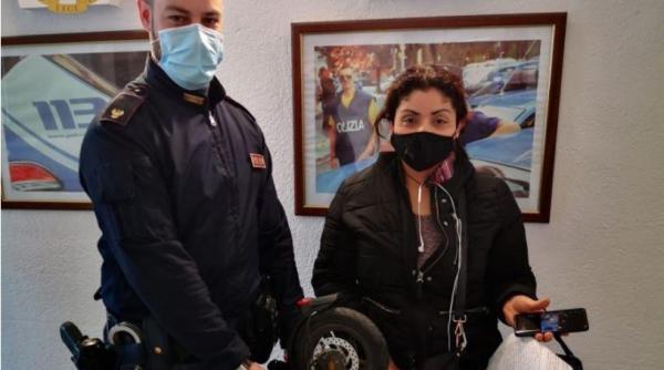 Italia. Un român a crezut că va scăpa de forțele de ordine. A furat un scuter electric din fața unui supermarket și a dispărut