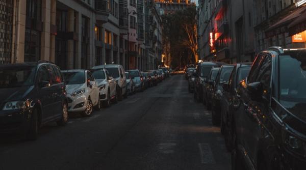 Percheziţii la locuinţa unui român ce încasa avansuri pentru maşini din Germania, fără a le livra