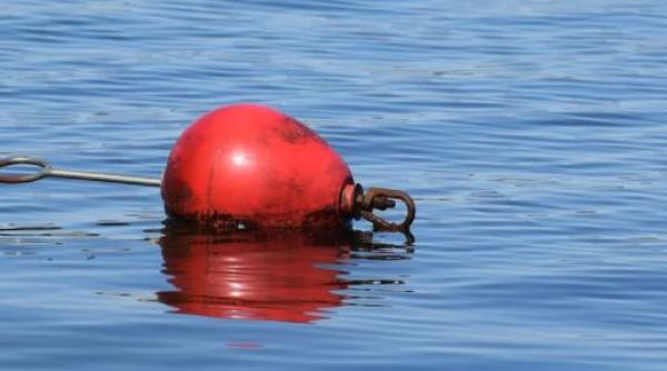 Un marinar a supraviețuit 14 ore în ocean, agățat de o geamandură rătăcită