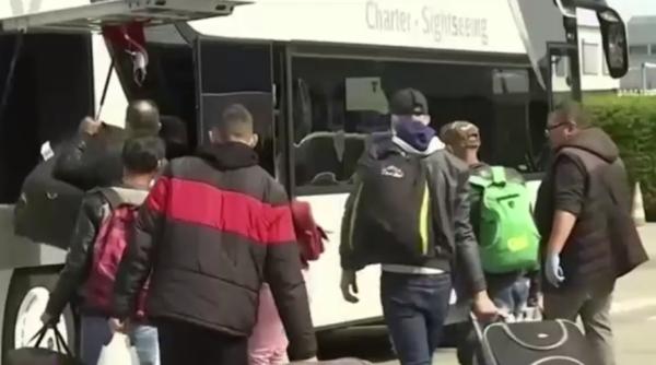 Probleme pentru sezonierii români care vor să plece în străinătate: Nu au bani nici pentru testele Covid, nici pentru carantină