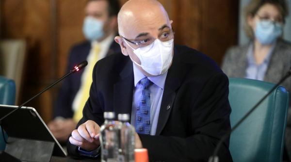 Raed Arafat: „Elevii pot duce mărțișoare de 1 martie. Și eu le duc colegelor”