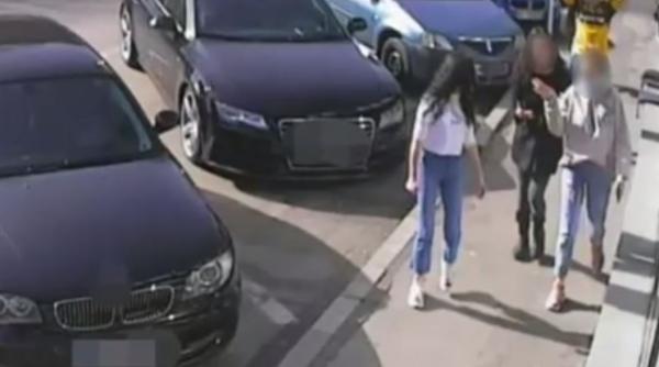 Trei tinere românce au dat înapoi 13.000 de euro, după ce imaginile cu ele au devenit virale