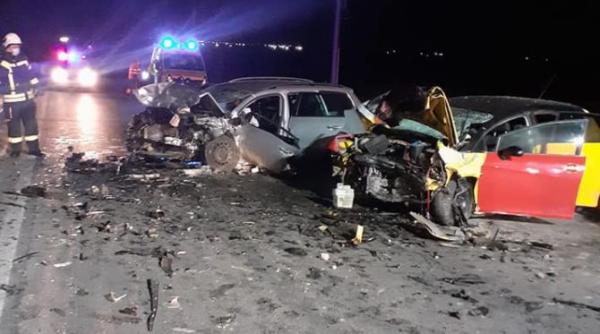 Cinci români, victimele unui accident rutier grav la Urziceni. Trei bărbați scoși cu greu dintre fiare