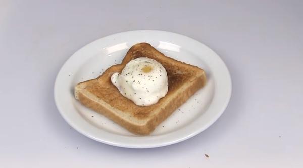 Ochiuri românești, cel mai sănătos și mai simplu mod de a găti ouăle: Secretul din cartea Sandei Marin