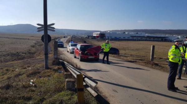 Accident feroviar la Uricani. Mașina unei tinere românce, lovită de un tren
