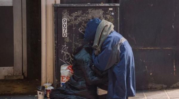 Marea Britanie: Român găsit pe stradă, ajutat să se întoarcă în țară: „Plângea, nu credea că mai ajunge vreodată acasă”