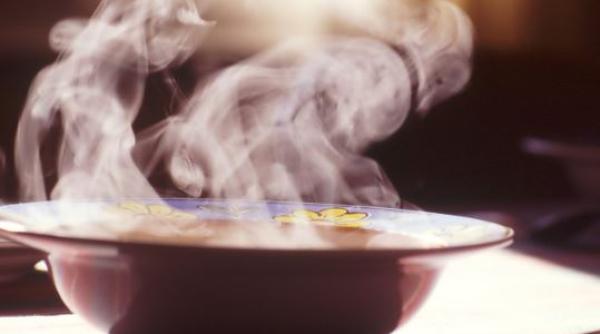 Minora româncă, arsă cu ciorbă pe 40% pe corp are o evoluţie mulţumitoare. Medic: „Lucrurile pot lua orice turnură”