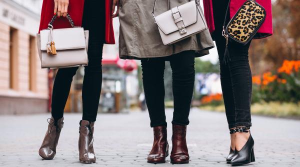 Reconversie profesională pentru mii de românce din străinătate: S-au întors în țară și au luat cu asalt școlile!