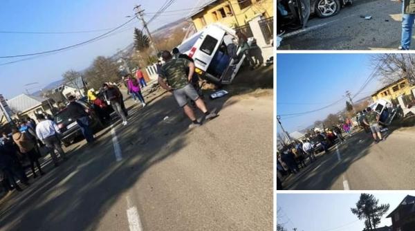 Microbuz cu 19 elevi. implicat într-un accident. PLAN ROŞU activat - VIDEO