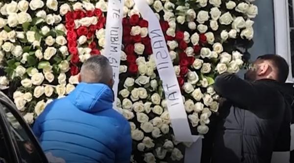 Accident Andronache. Mihaela şi Raisa, conduse cu lacrimi îndurerate pe ultimul drum