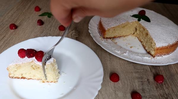 Mannik, rețeta tradițională a tortului din griș, un deliciu simplu și rapid: Se topește în gură!