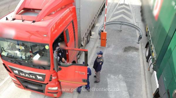 Controale dure la graniţa cu Ungaria. Zeci de camioane așteaptă să treacă frontiera
