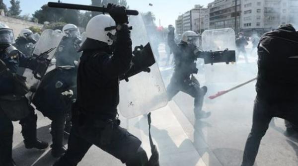 Grecia. Protest după o intervenţie a poliţiei pentru respectarea lockdown-ului