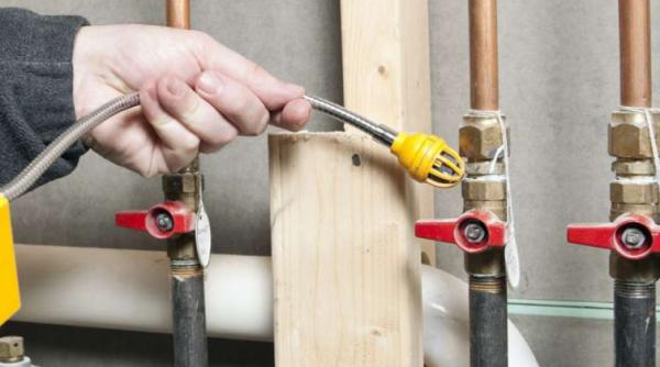 Racordarea la gaze și curent se va face pe cheltuiala distribuitorilor, nu din banii consumatorilor. OFICIAL