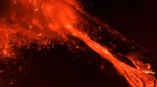 Vulcanul Etna a erupt pentru a 11-a oară în ultimele trei săptămâni