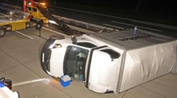 Germania. Șofer român, accident spectaculos pe o autostradă cu duba