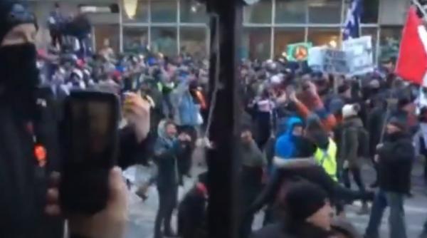 Canada. Proteste în Montreal, împotriva restricţiilor antiepidemice. Ciocniri violente cu forţele de ordine - VIDEO