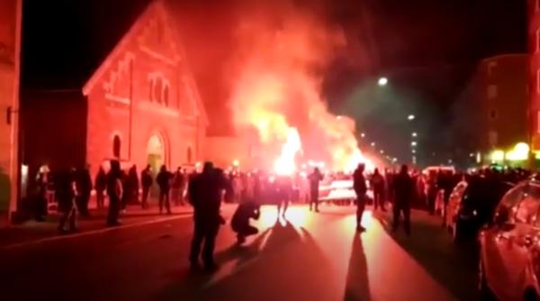 Danemarca. Proteste anti-restricţii la Copenhaga. Un protestatar a aruncat cu artificii asupra poliţiei - VIDEO