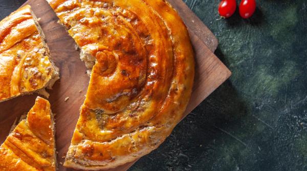 Învârtită cu brânză și codiță de ceapă verde, ca la bunica: O plăcintă ca la carte care întrece toate așteptările