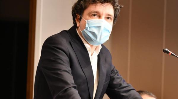 Nicușor Dan taie "pomenile" lui Firea: "Fără vouchere pentru ochelari, dinți, vacanțe sau biciclete"