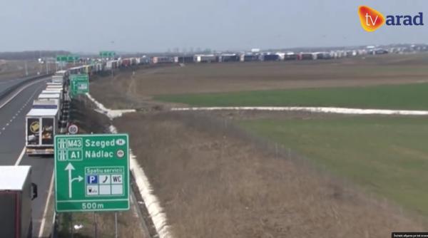 Cozi URIAȘE de TIR-uri la Nădlac. Se așteaptă ore în șir. Șoferi revoltați au început un protest spontan. Video