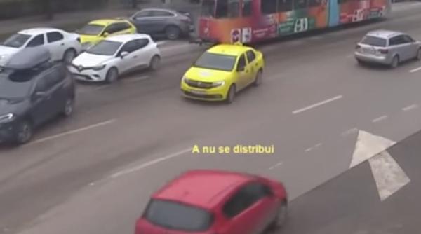 Panică pe o stradă din Iași. Un tramvai, rămas fără frâne, a intrat în plin în coada de maşini de la semafor