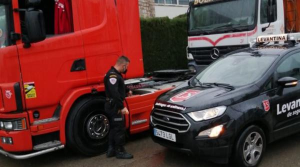 Spania. Doi români, prinși în timp ce furau motorină dintr-un camion 