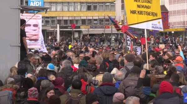 Germania: Confruntări între poliție și manifestanții anti-carantină. Forțele de ordine au folosit gaz iritant