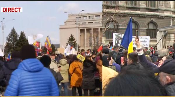 PROTEST în Piața Victoriei. Manifestanții strigă "Libertate, libertate!"