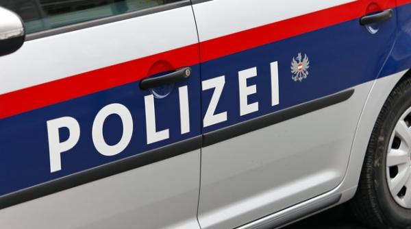 Germania. Un român a adormit pe capul pe volan și cu piciorul pe frână. Polițiștii au găsit zeci de sticle de alcool în mașina cu care livra colete