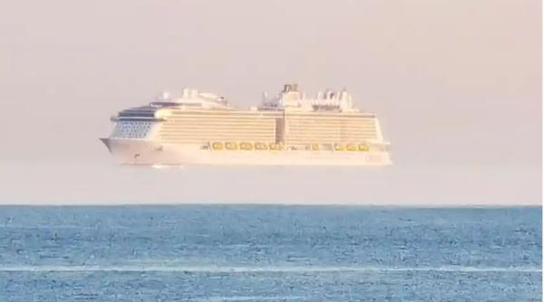 Imagine virală. Un nou vas “zburător”, surprins în Regatul unit. Cum explică specialiștii fenomenul