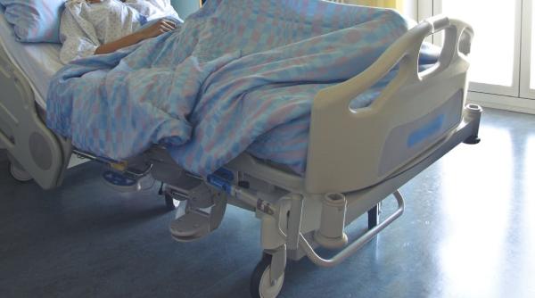 O româncă vaccinată cu Pfizer a stat două săptămâni alături de fiul ei, internat într-o secție COVID, fără a se infecta