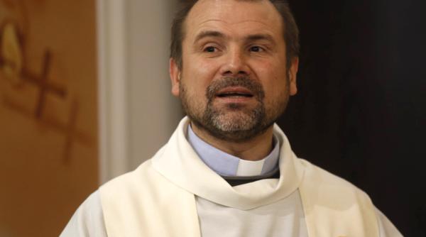 Pentru prima dată în istoria bisericii catolice, un român este numit episcop auxiliar de Roma