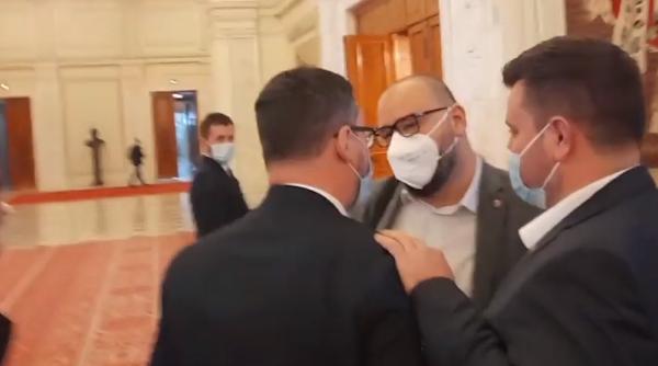 Doi deputați, de la AUR și USR, la un pas de bătaie în Parlament: „Îți ordon să dispari din fața mea!”