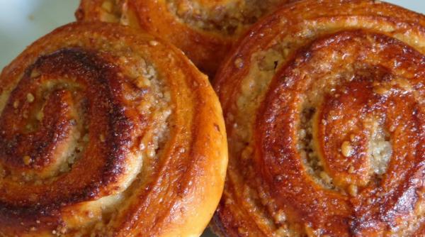 Melcișori cu nucă, de post. Rețeta foarte ușor de făcut, cu rezultat delicios