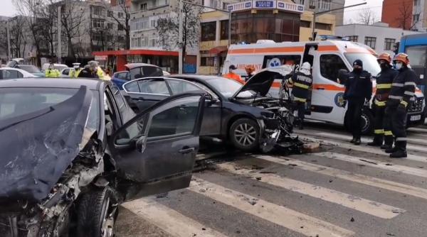Doi copii, grav răniți într-un accident rutier. Șoferul circula cu 100 km/h prin centrul Iașiului