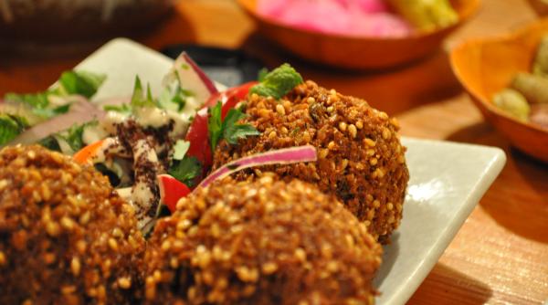 Falafel. Chifteluţe delicioase de post. Două moduri pentru a le găti perfect