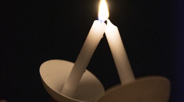 Paște 2021. Bisericile vor fi deschise în Noaptea de Înviere. Românii vor putea lua Lumină, slujba până la ora 04:00 