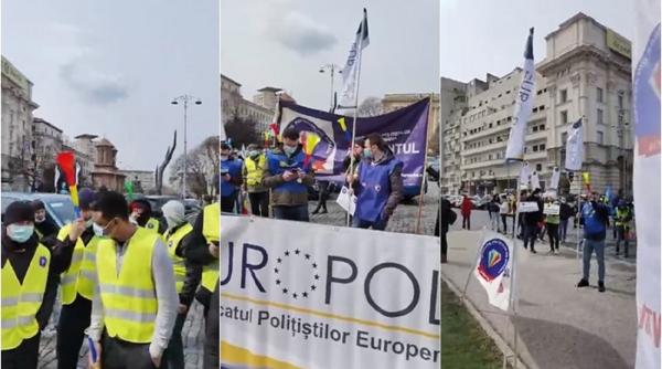 Poliţiştii protestează în Piaţa Victoriei, de ziua lor (VIDEO)