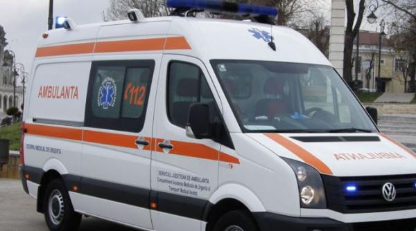 Un muncitor român a decedat, după ce a fost prins sub un motostivuitor