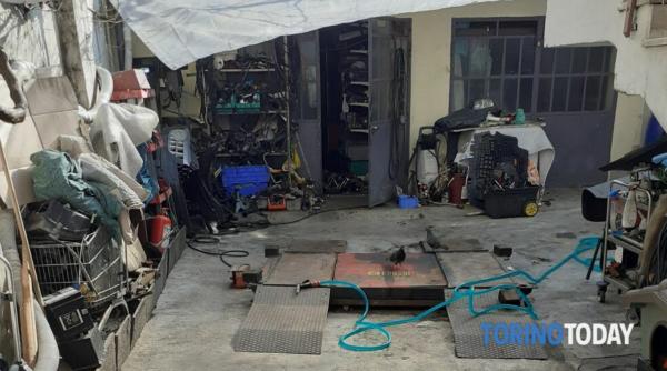 Italia. Român, mecanic auto de ocazie în propria curte, fără autorizație. Vecinii l-au reclamat